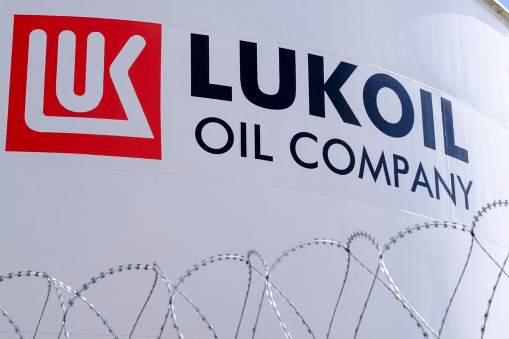 Controversatul Bugheanu, propus să supravegheze activele Lukoil