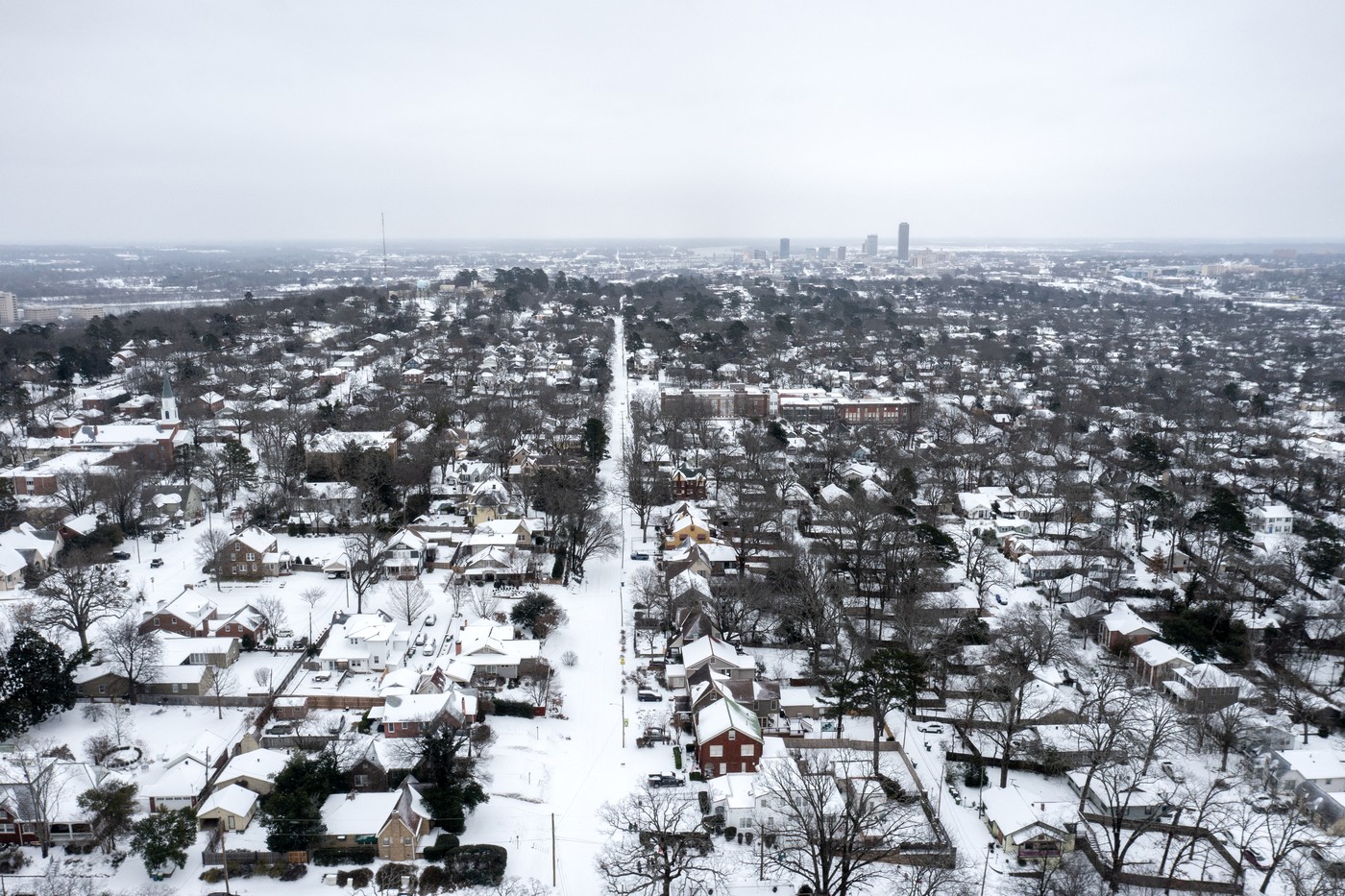 SUA paralizate de furtună istorică: 160.000 fără curent