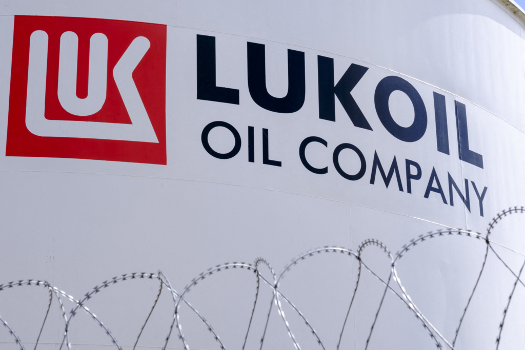 România: Candidat controversat pentru supravegherea Lukoil