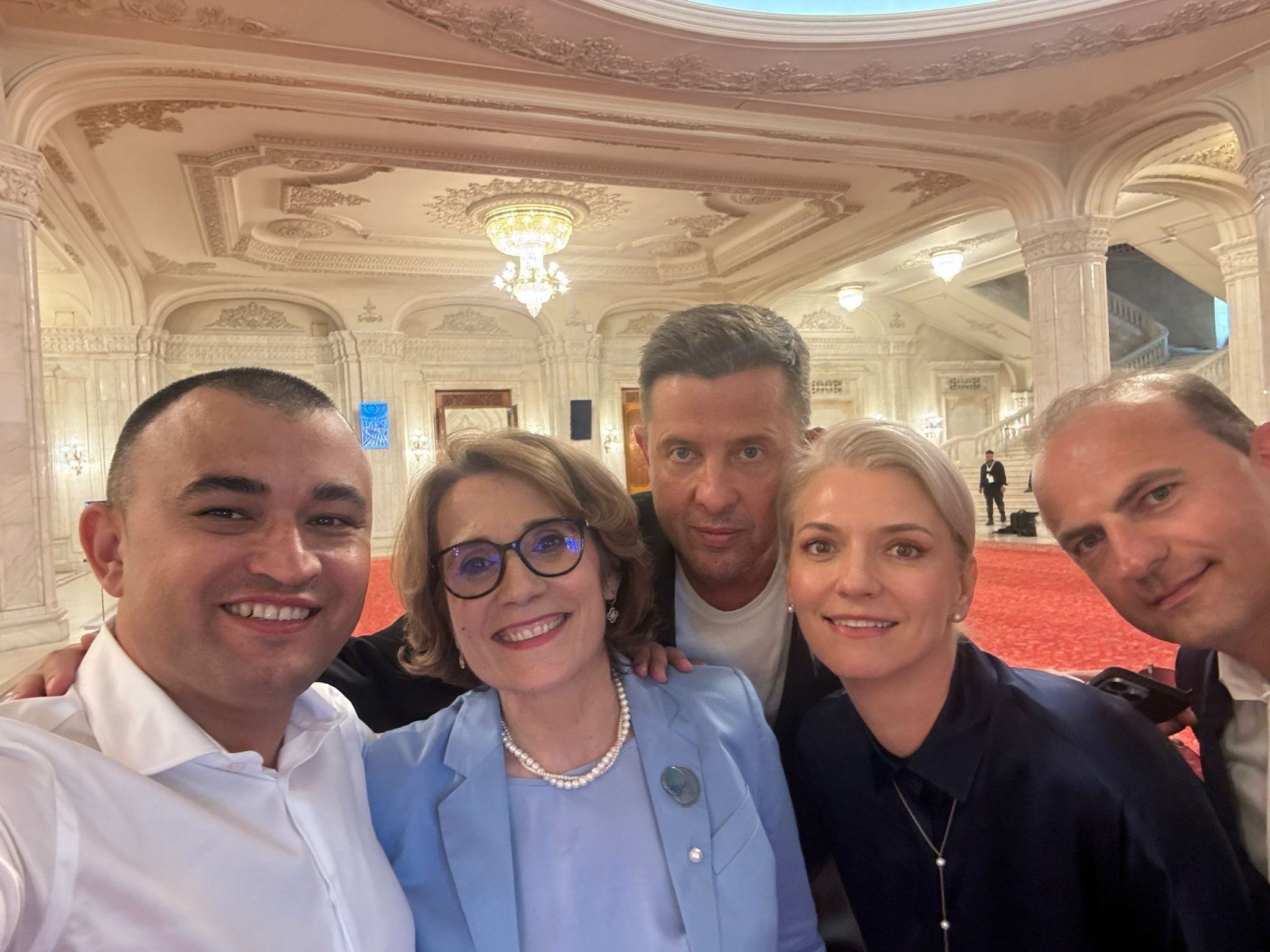 Puci PNL: Disidenți fără scor electoral amenință Guvernul Veștea